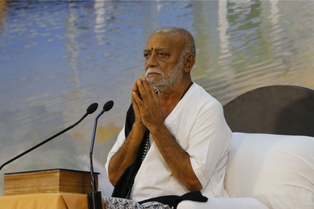 Morari Bapu extends financial support worth Rs. 1.25 lakh to Kerala flood victims