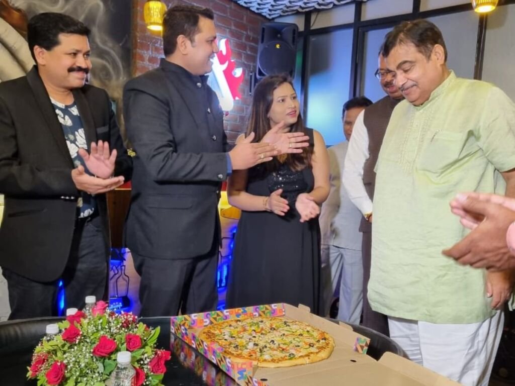 Minister Mr Nitin Gadkari inaugurates Chicago Pizza Franchise Lounge in Nagpur