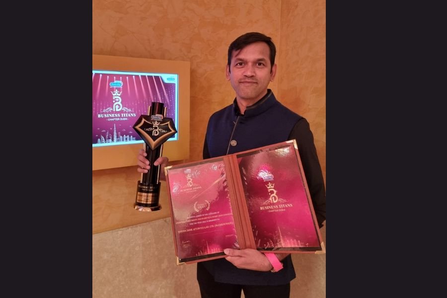 Dr Rohit Sane wins Business Titan of the year award