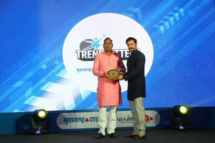 Leading Indian ethnic wear brand Paaneris owner, Virji Bhai Gada honored as Trendsetters 2022 by Maharashtra Times