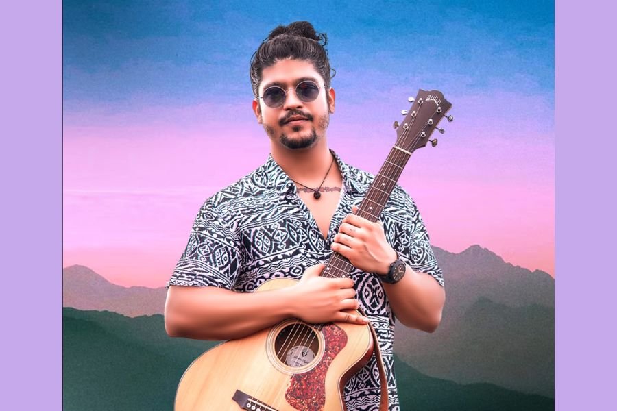 Prateek Gandhi’s latest track ‘Ishq Lageya’ is heavily reminiscent of 80s and 90s music