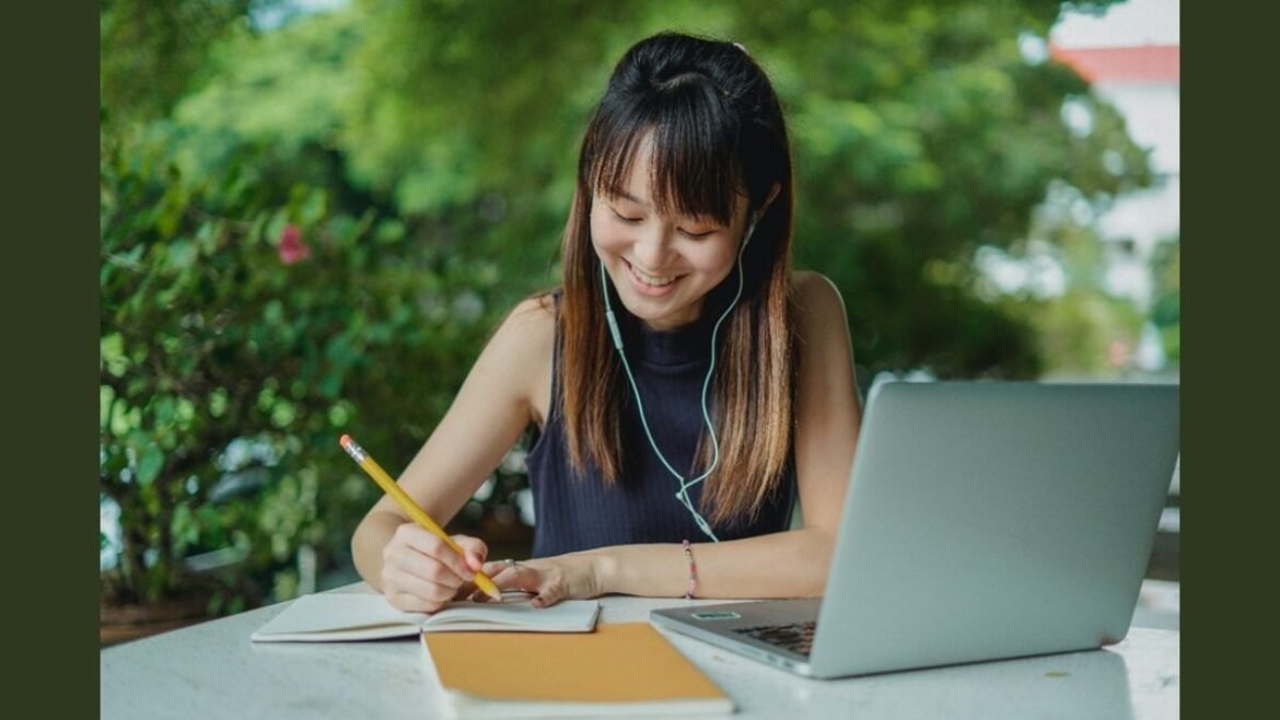5 Best Essay Writing Websites You Need to Check Right Now